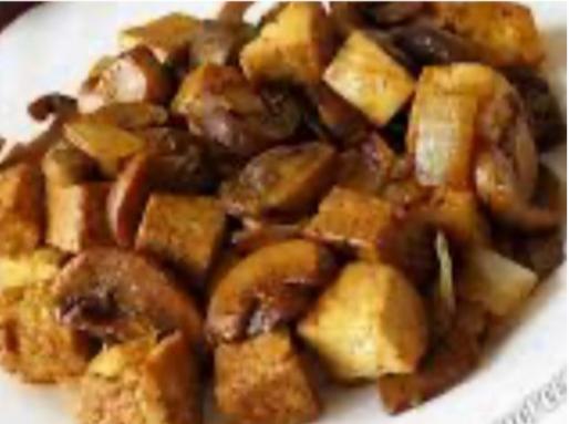 Tofu Sazonado con Champiñones y Cebolla